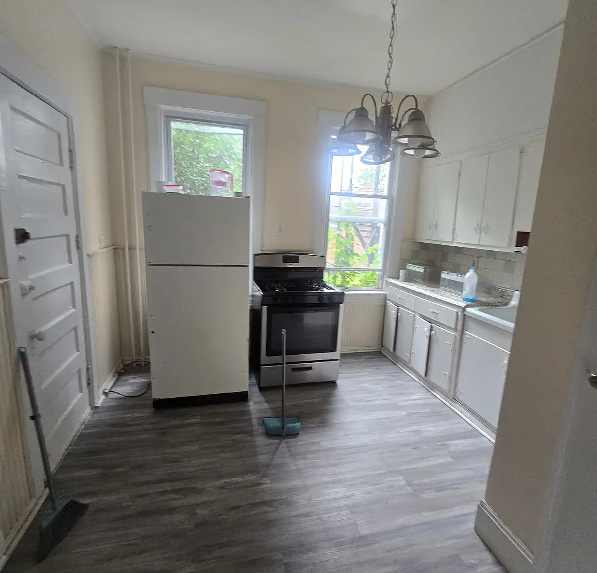 3 bed, 1.5 bath, $2,450 — Photo 2