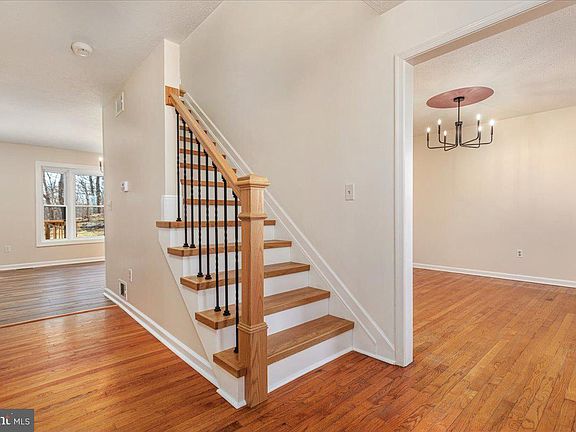 3rd image of 157 Oak Dr