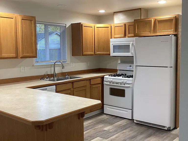 2302 Roosevelt Ave — Photo 3