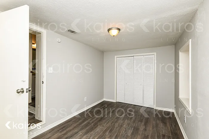301 NE 32nd St — Photo 10