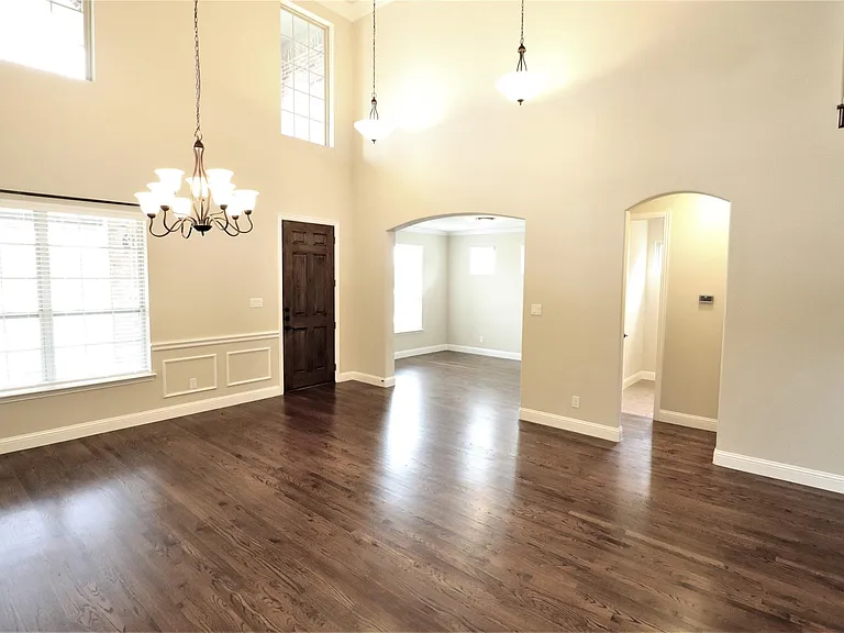 5070 Kerstyn Dr — Photo 6