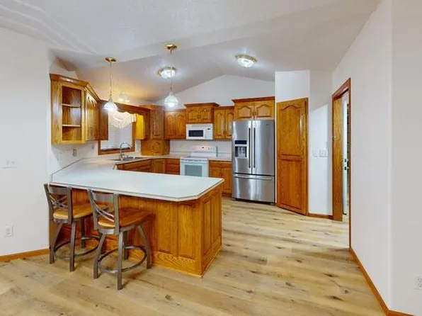 3614 N 19th St, Bismarck, ND 58503