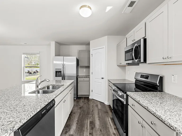 705 Conductor Ct — Photo 6