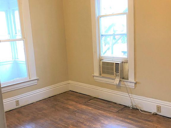 3rd image of 18 N Shafer St APT 2