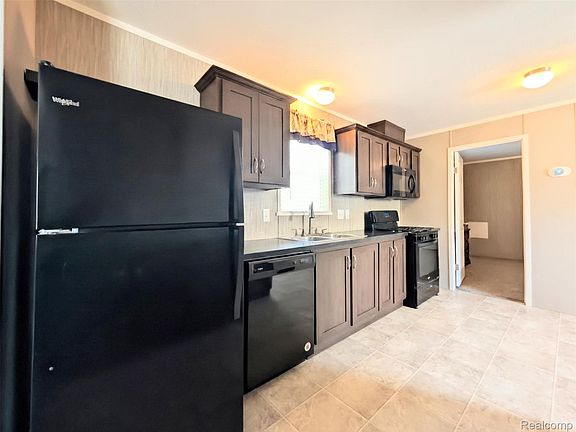 5th image of 17092 Canterbury Cir