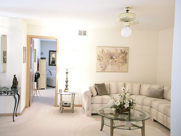 3rd image of 246 Garden Way