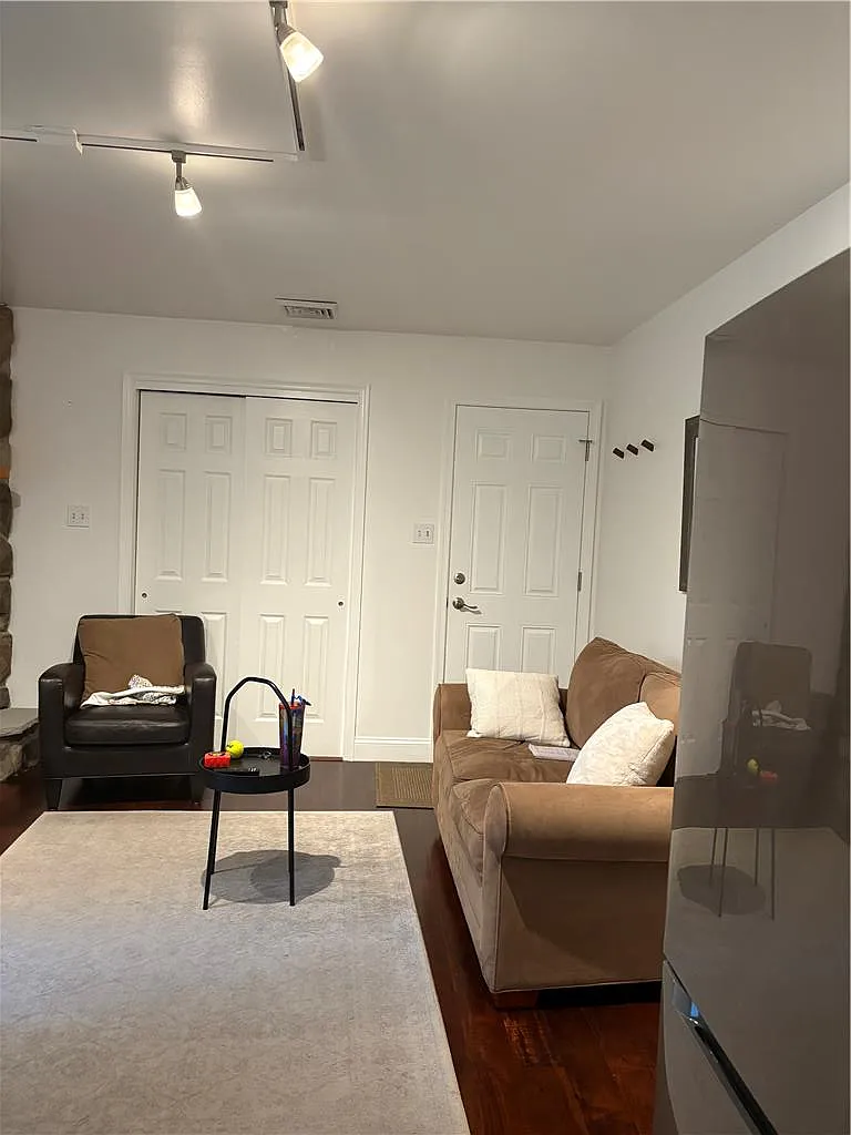 1 bed, 500 sqft, $1,700 — Photo 3