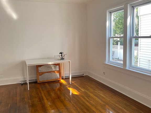4th image of 2727 Gifford Ave #1