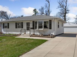 1118 Woodlark Ln NW, Cedar Rapids, IA 52405