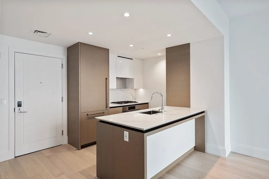 1 bed, 1.0 bath, 736 sqft, $4,700 — Photo 2