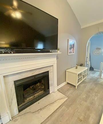 4th image of 110 Hayesbury Ct