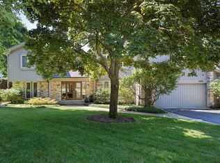 1060 Saxony Dr, Highland Park, IL