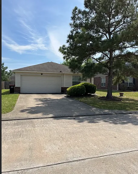 19119 Yaupon Ranch Dr — Photo 1