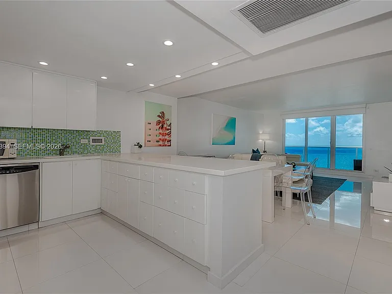 2301 Collins Ave #1538 — Photo 17