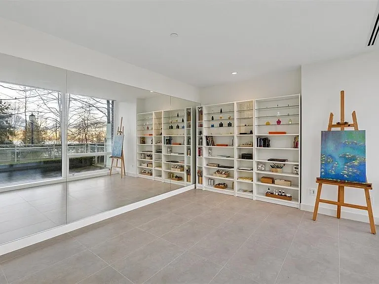 1139 Cordova St W — Photo 15