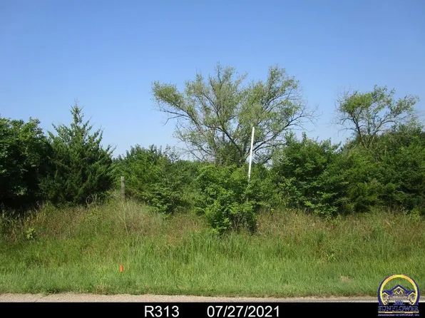 7629 NW Rochester Rd, Topeka, KS 66617