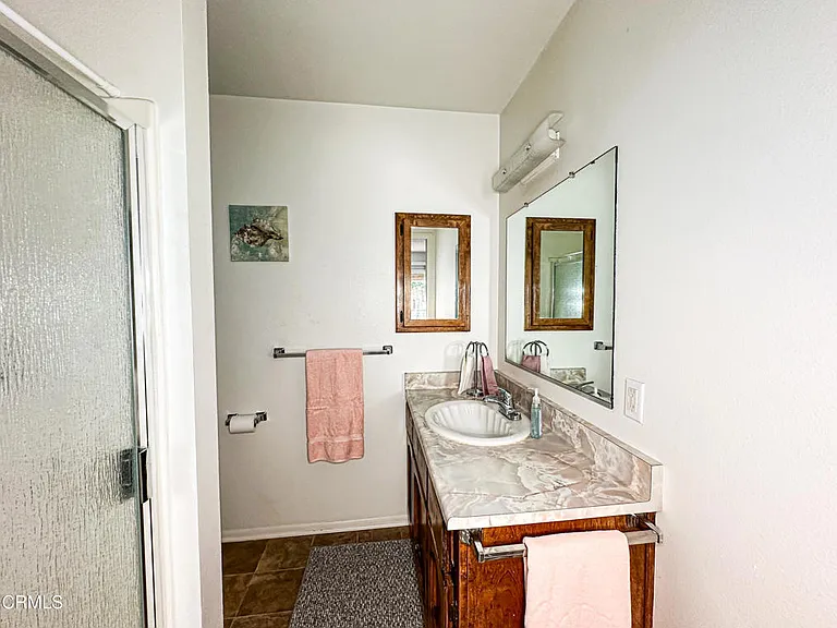 242 N 5th St #B — Photo 2