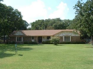 26 Spring Oaks Rd, Burleson, TX 76028