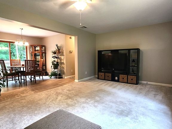 4th image of 24 Fox Hollow Rd