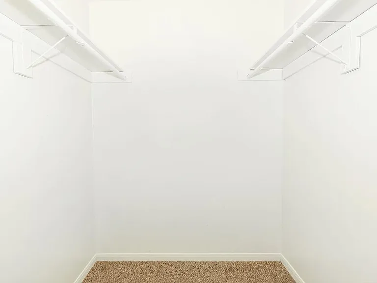 Hillhurst Apartments — Photo 8