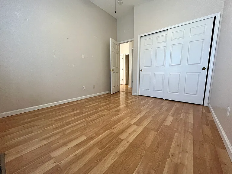 7481 Celeste Dr — Photo 15