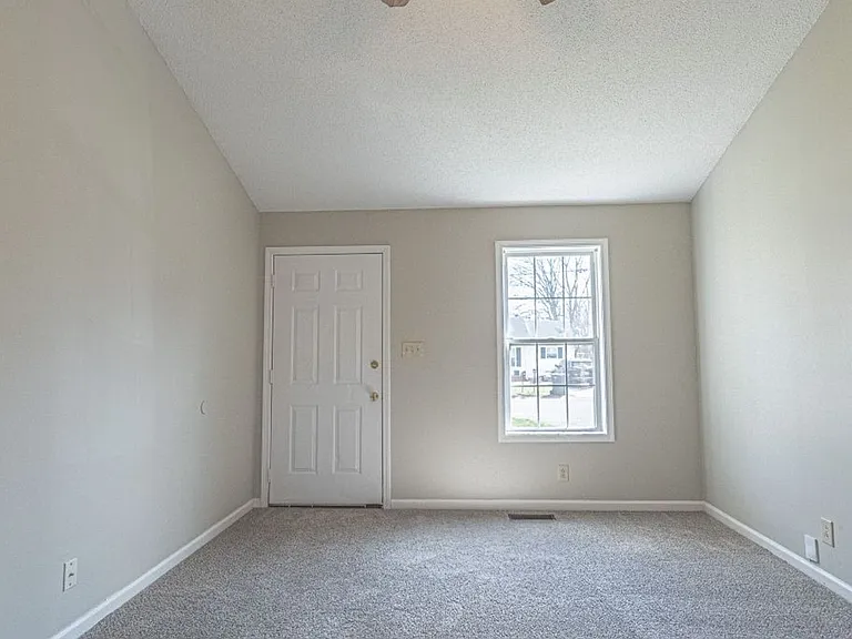 1805 Harbor Dr — Photo 4