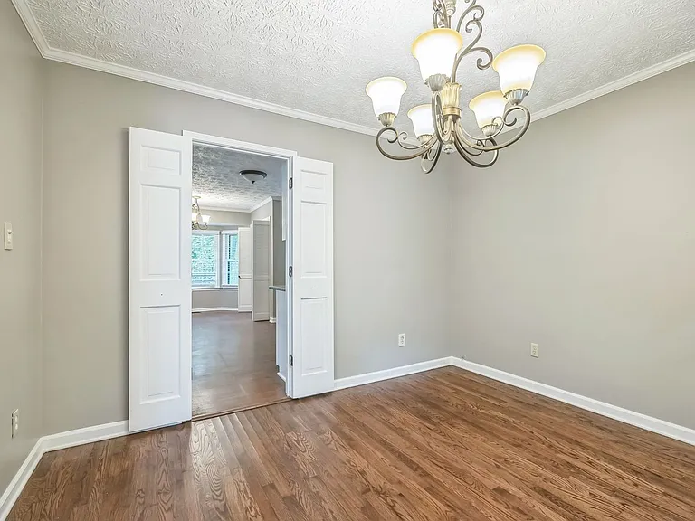 240 Brandenburgh Cir — Photo 7
