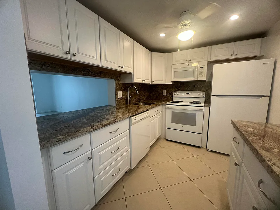 2615 NE 3rd Ct #213