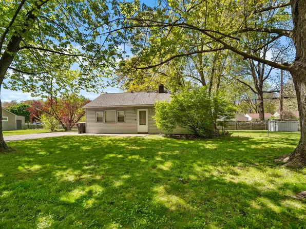 1722 Scotsdale Dr, Fort Wayne, IN 46819