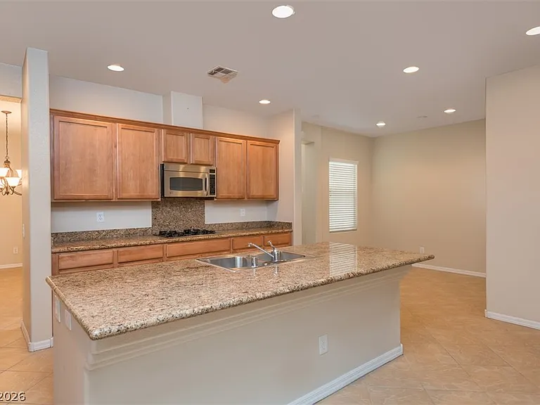 8229 Oakshire St — Photo 6