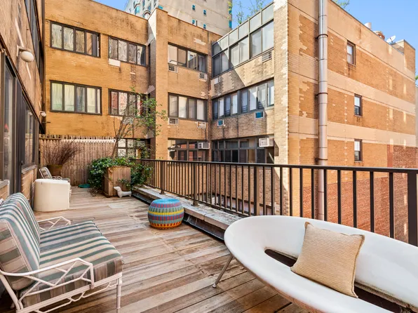 529 West 42nd Street image 7 of 17