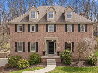 128 Oakview Dr, Cranberry Township, PA 16066