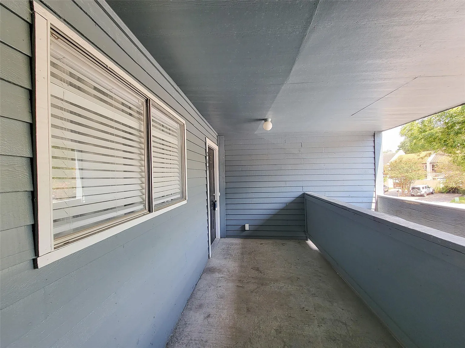 1 bed, 1.0 bath, 692 sqft, $1,100 — Photo 2