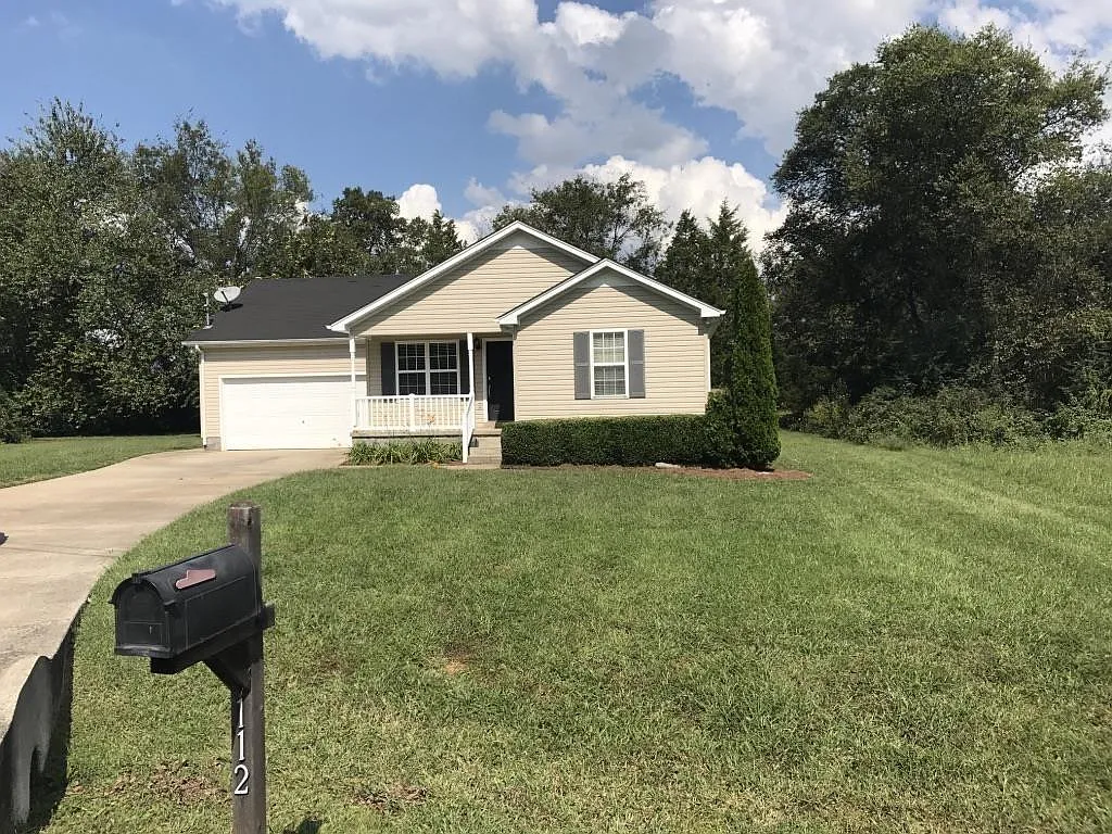 3 bed, 1315 sqft, $1,995 — Photo 2