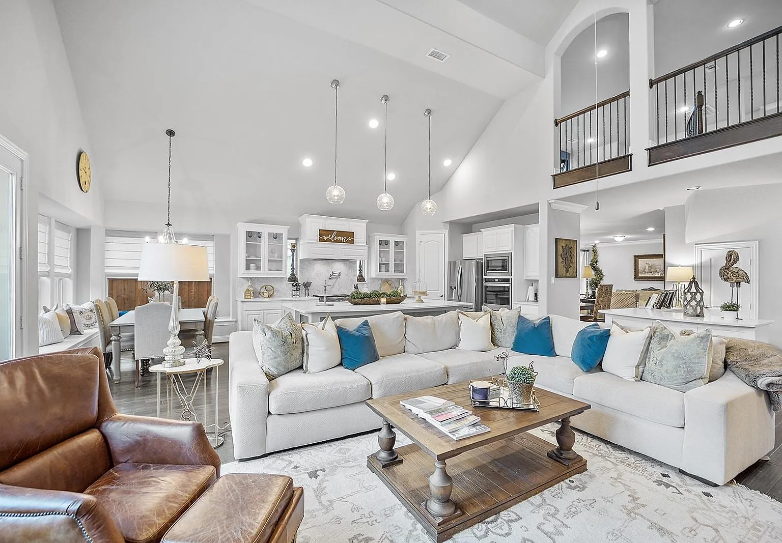 5 bed, 4390 sqft, $6,000 — Photo 2