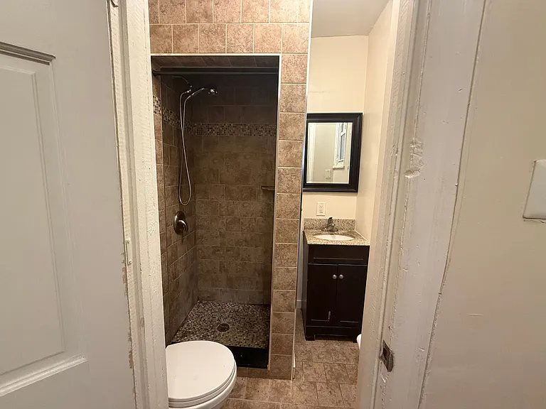 1819 W Oxford St — Photo 9
