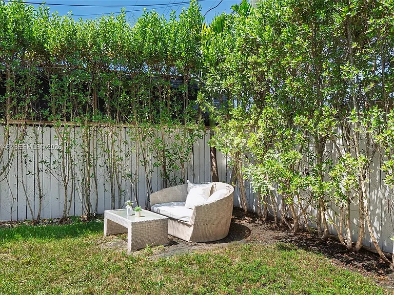 1450 SW 20th Ave — Photo 9