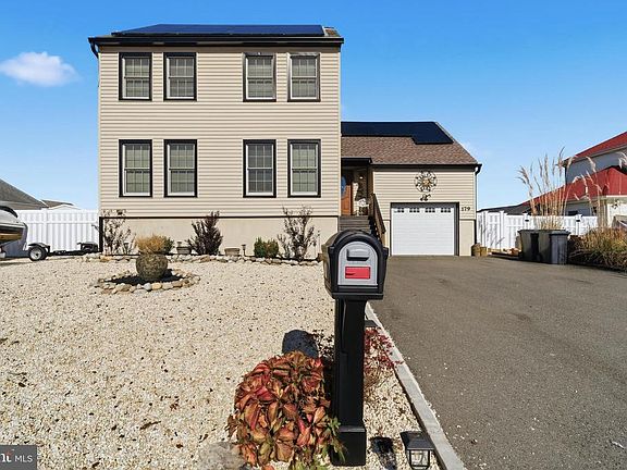 3rd image of 179 Bernard Dr