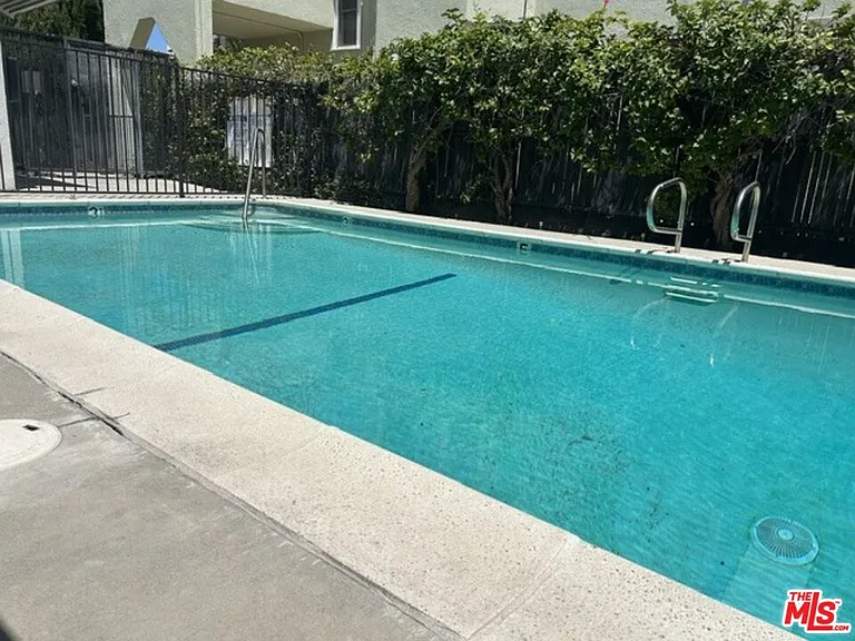 346 S Van Ness Ave #10 — Photo 5