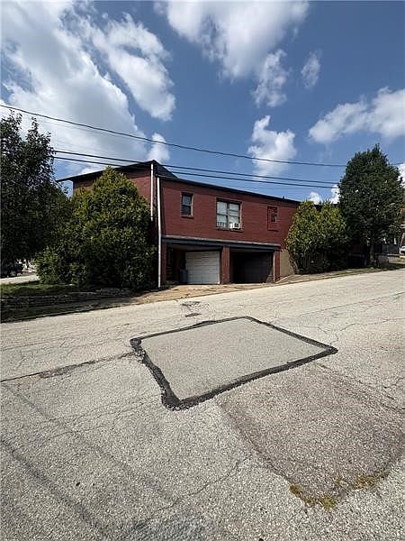 2nd image of 210 Bullitt Ave