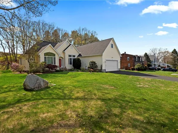 32 Trolley Ln, Westerly, RI 02891