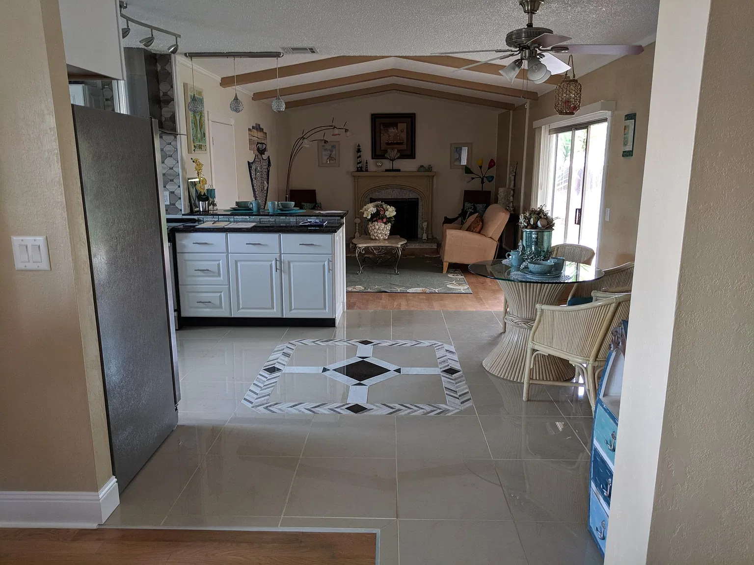 2271 Bundy Ave — Photo 4