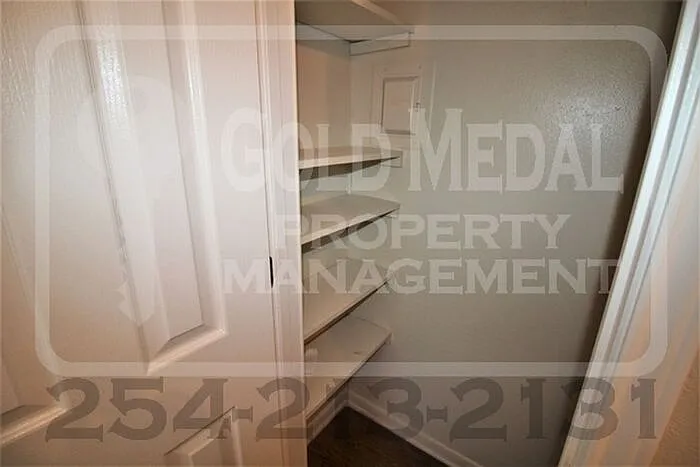 930 J R Ct — Photo 10