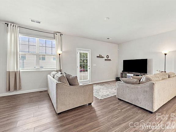 5th image of 604 Rustic Path Ln