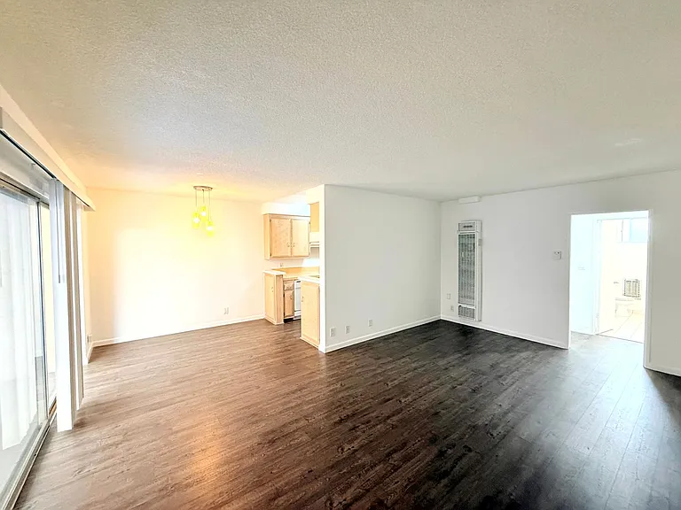 828 4th St #104 — Photo 3