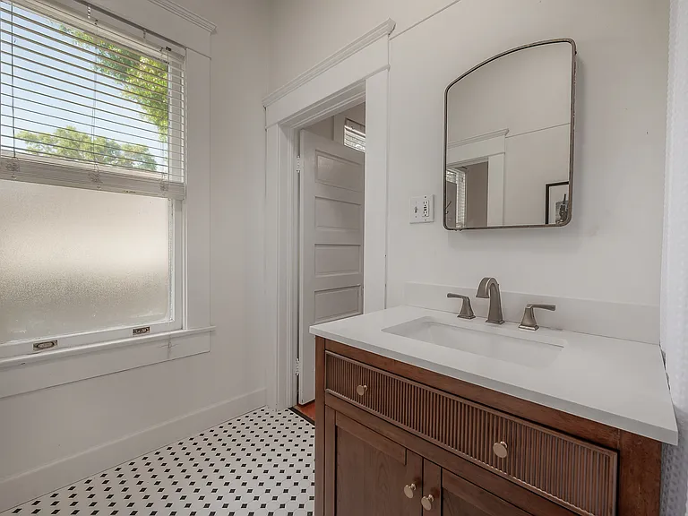 5607 N Branch Ave — Photo 16