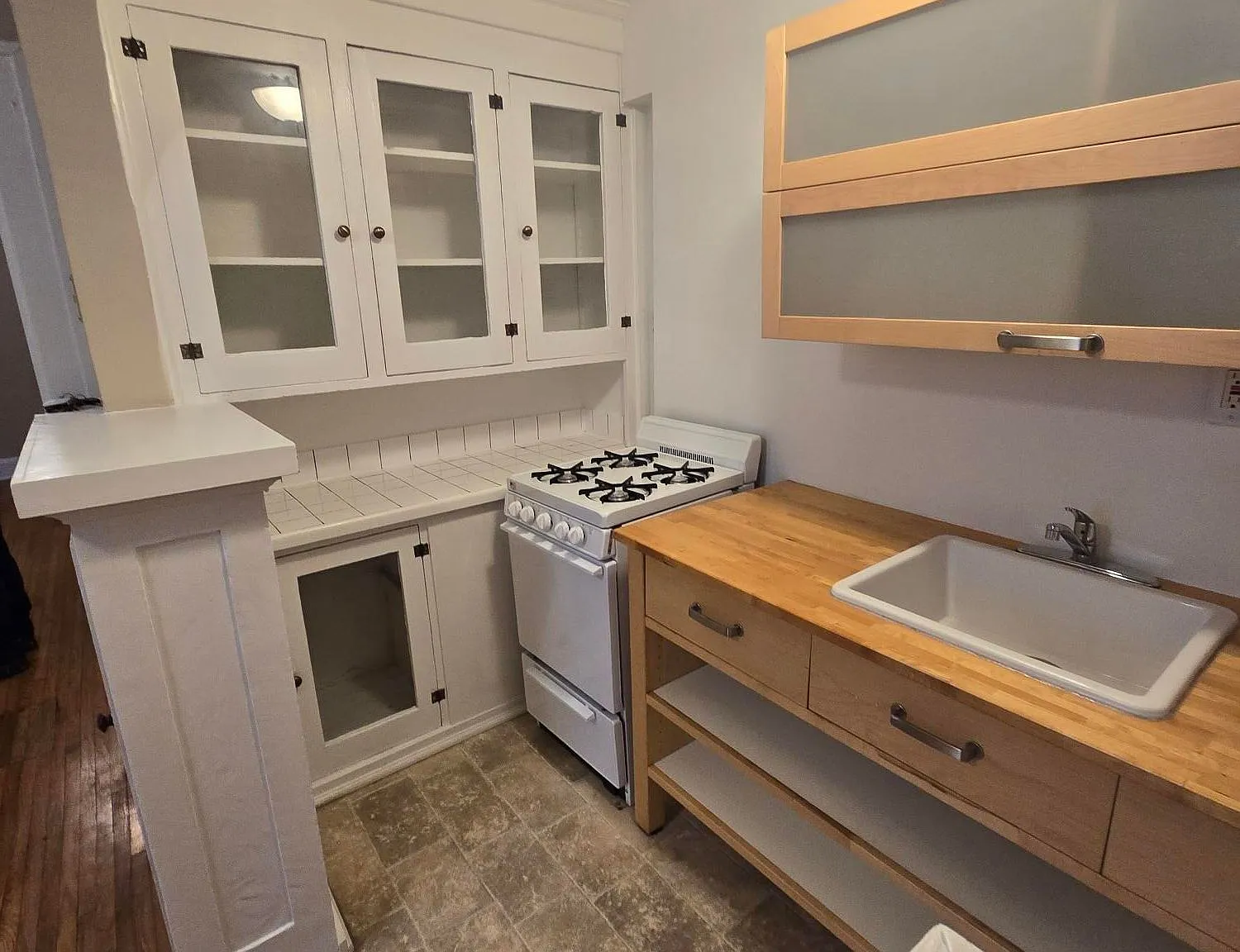 1 bed, 1.0 bath, 600 sqft, $995 — Photo 2