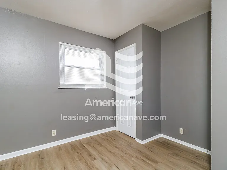 337963_011_bedroom_13680361.jpg