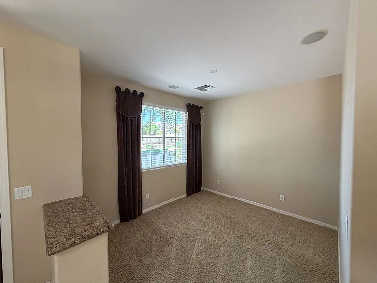 5621 E Adrian Ave — Photo 7