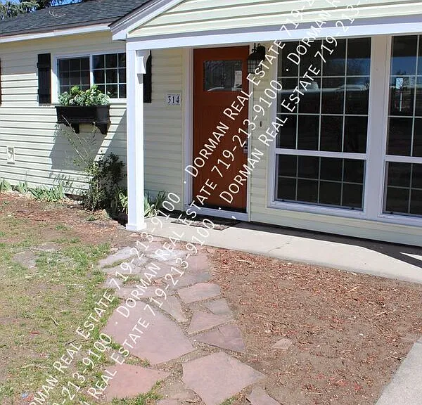 314 Elmwood Dr — Photo 3
